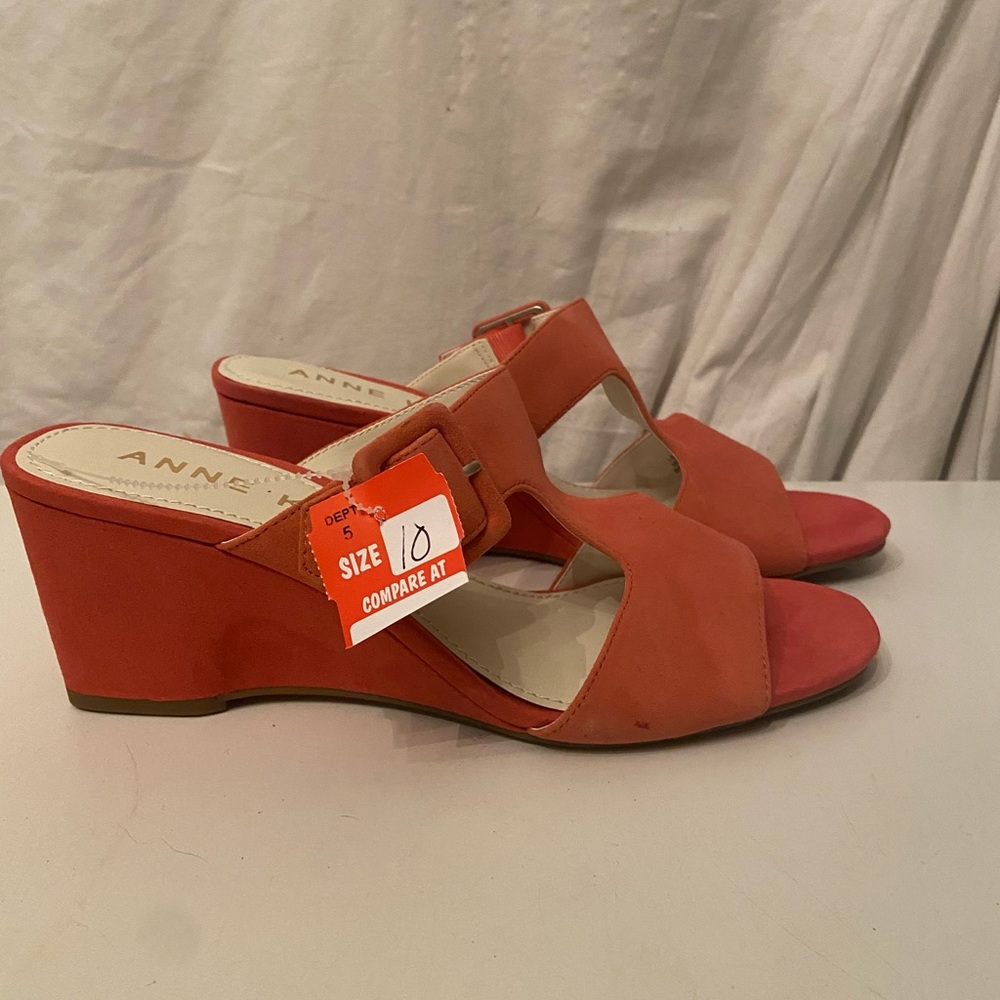 Anne Klein coral color leather wedge sandals 10